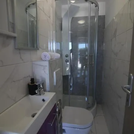 Summertime בטינה